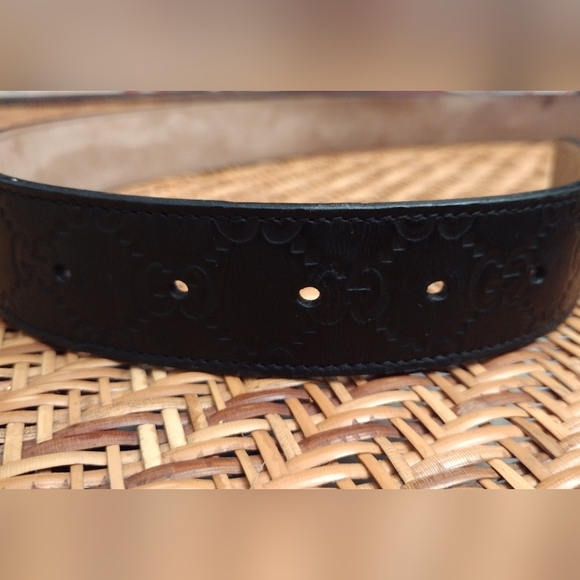 Gucci Signature Embossed Monogram Black Leather Belt - Picture 9 of 17